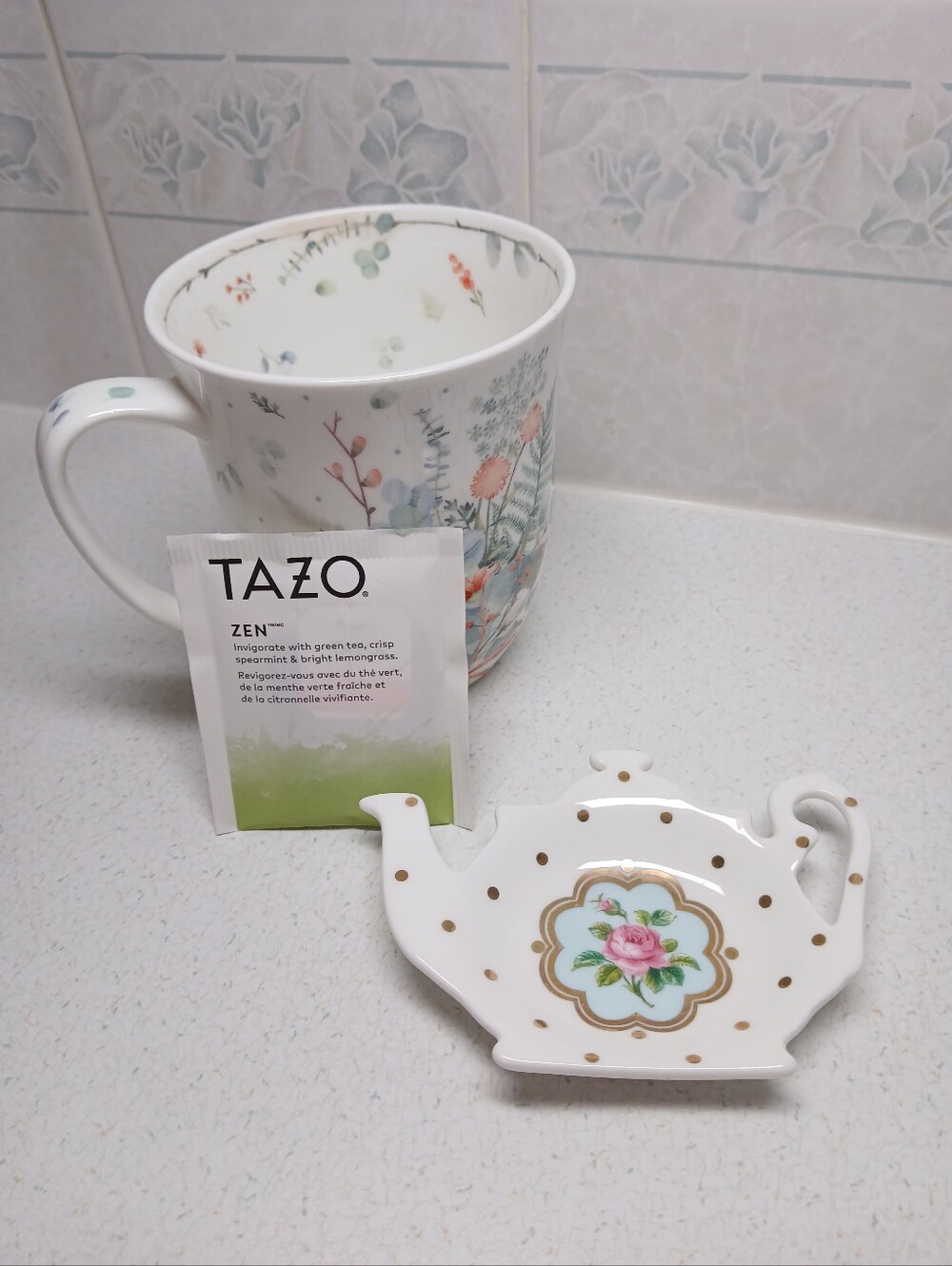 Royal Albert New Country Rose Bone China White and Gold Tea Bag Dish